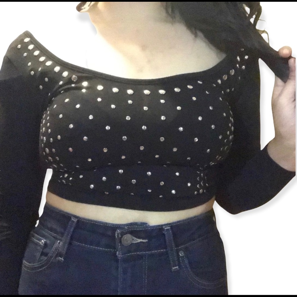 STUDDED LONG SLEEVE CROP TOP